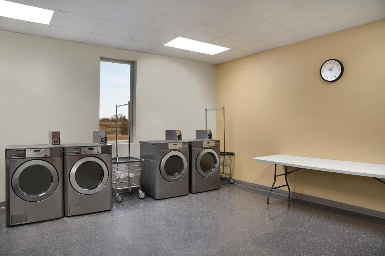 Bakken Airport Xwa Hotel & Studios Williston Esterno foto