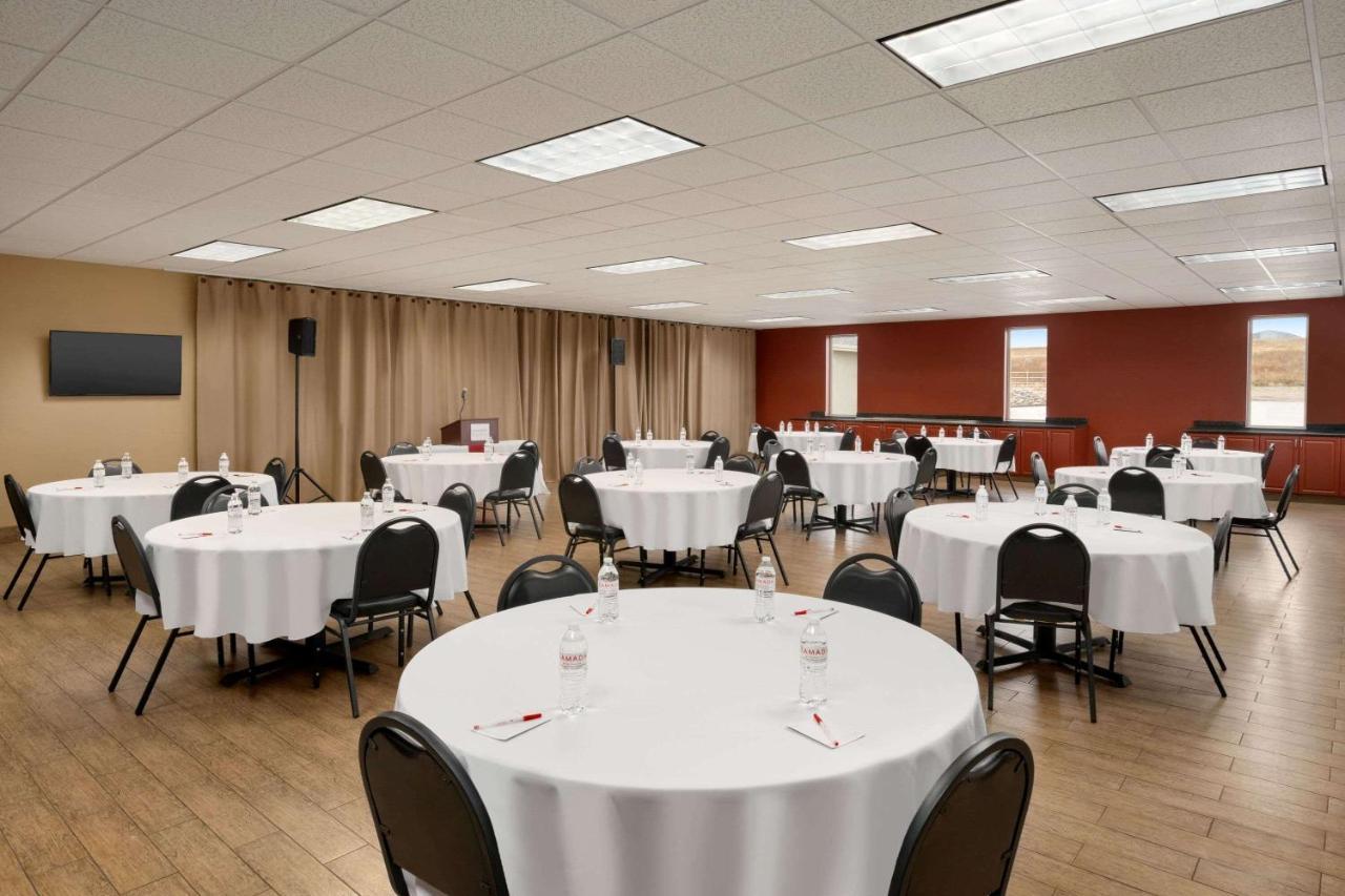 Bakken Airport Xwa Hotel & Studios Williston Esterno foto